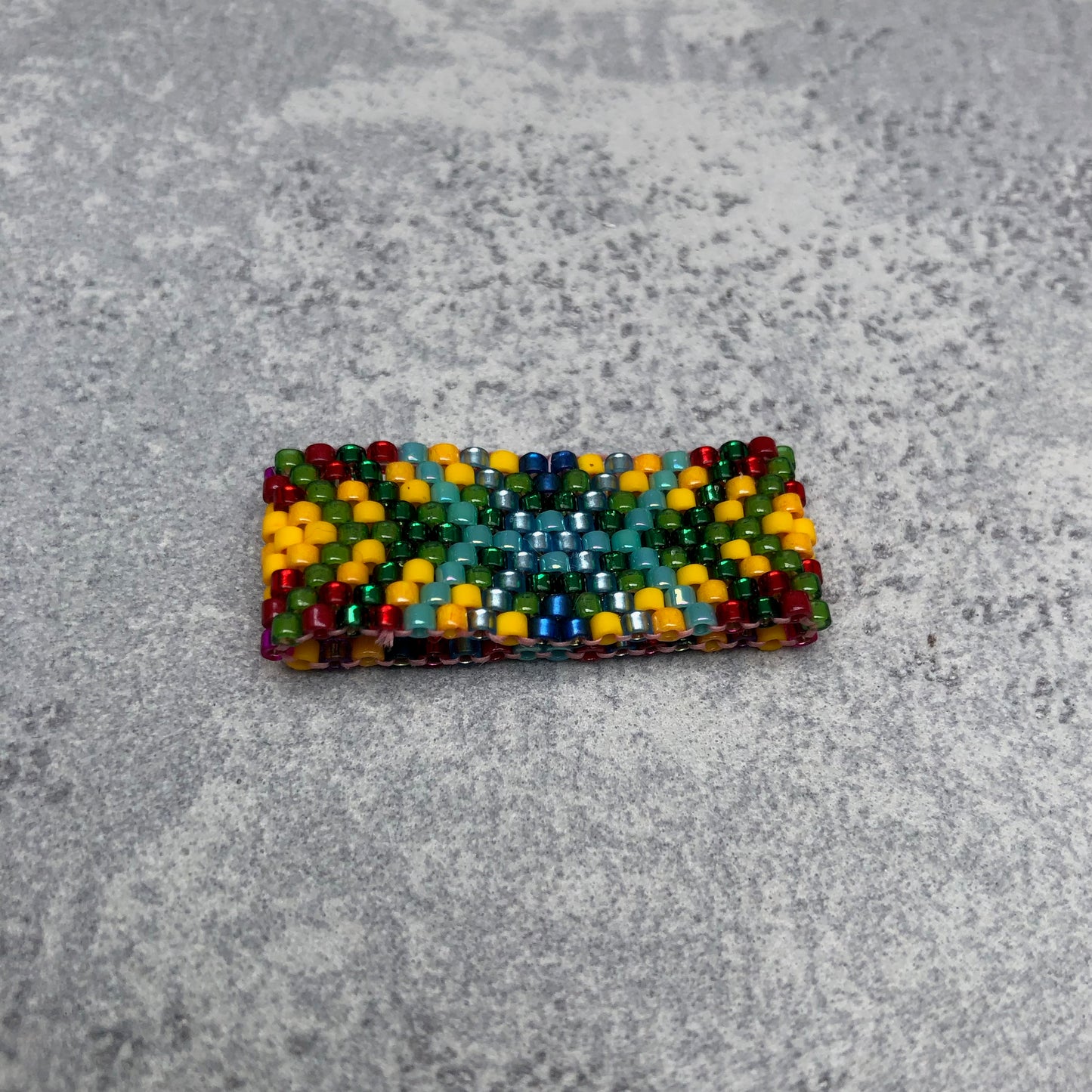 Ring mit farbenfrohem Muster