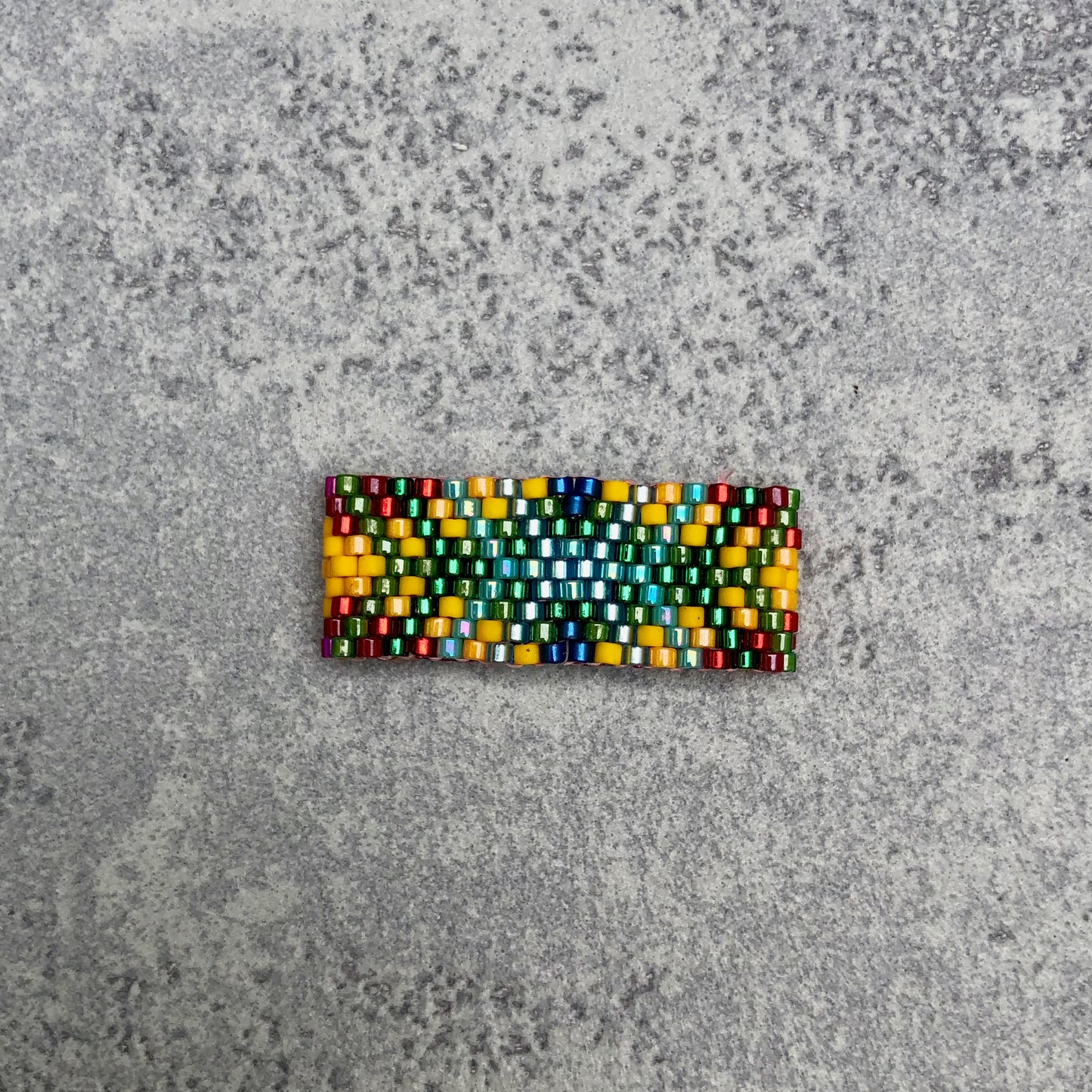 Ring mit farbenfrohem Muster